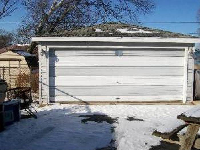 2nd image of 180 Des Plaines Ln