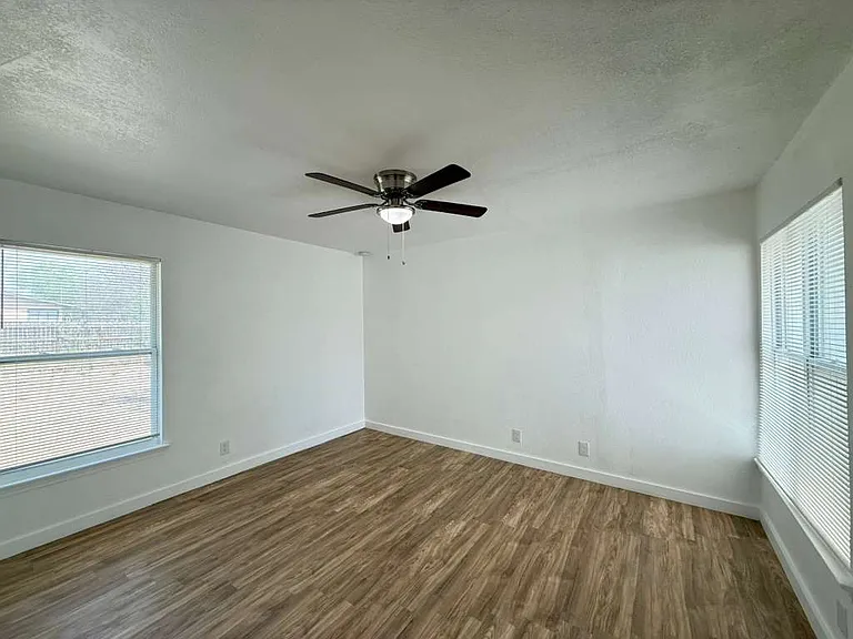 339 Brettonwood Dr — Photo 9