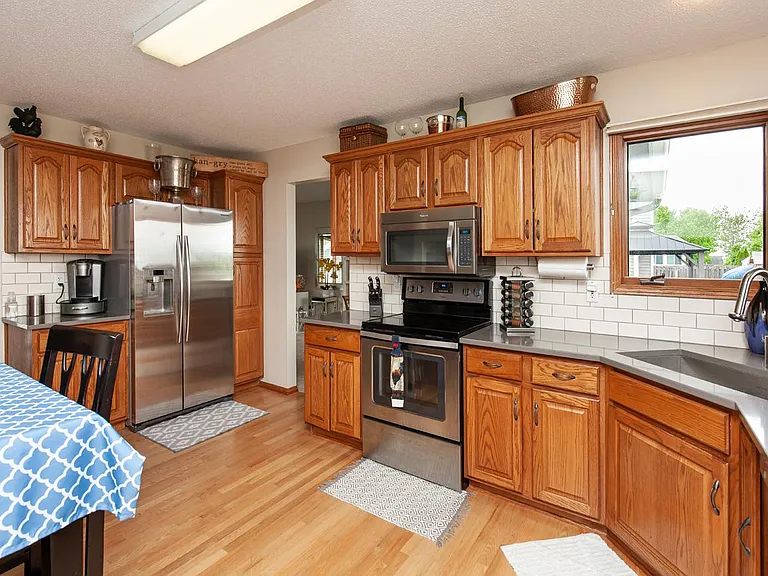 14743 Summit Dr — Photo 2