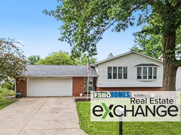 823 Sunrise Cir, Muscatine, IA 52761