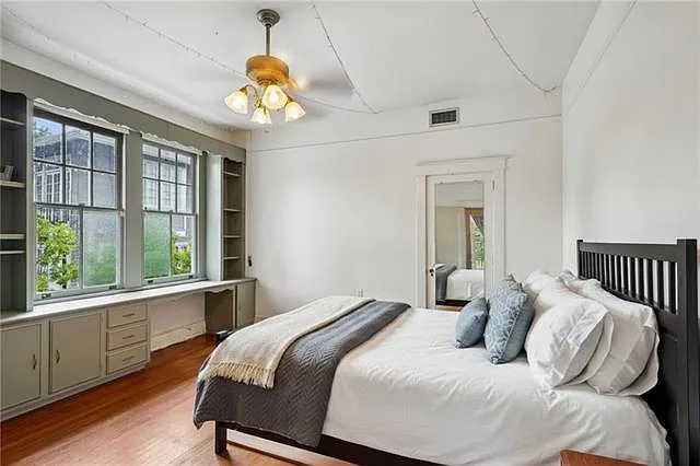 7018 S Claiborne Ave — Photo 12