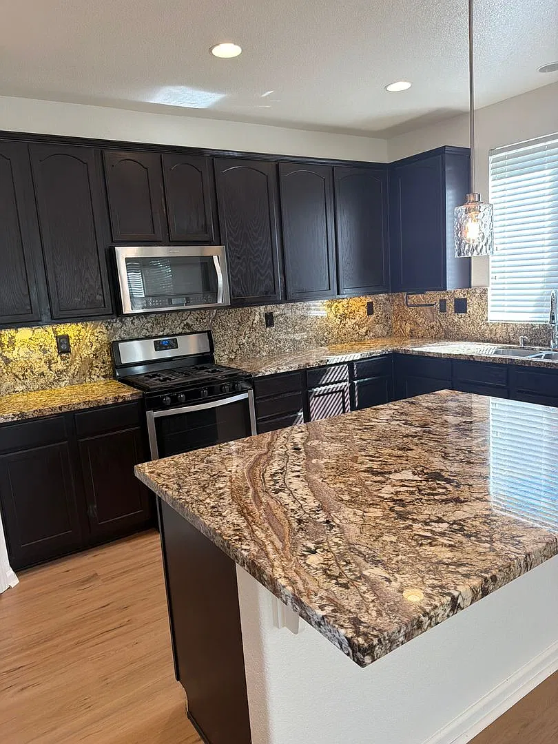 Corner Lot - 4 Bed 2 Bath !! — Photo 4