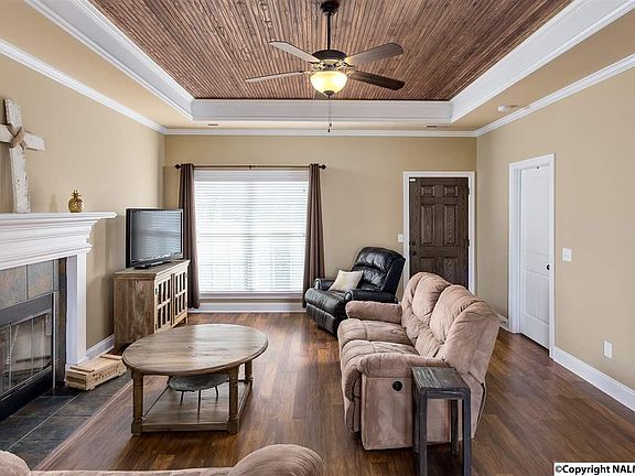 5th image of 111 Creekwood Dr