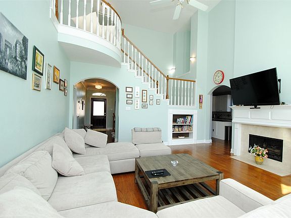 3rd image of 19603 Piney Place Ct