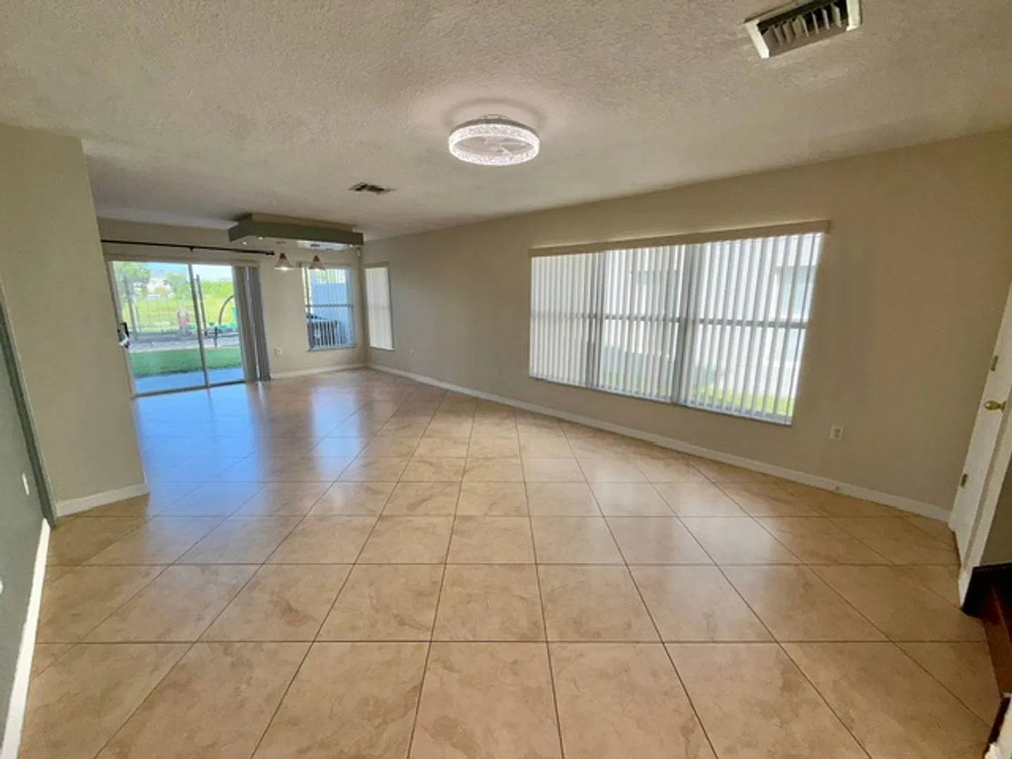 Kissimmee - 3 Bedroom, 2.5 Bathroom $2,095.00 — Photo 3