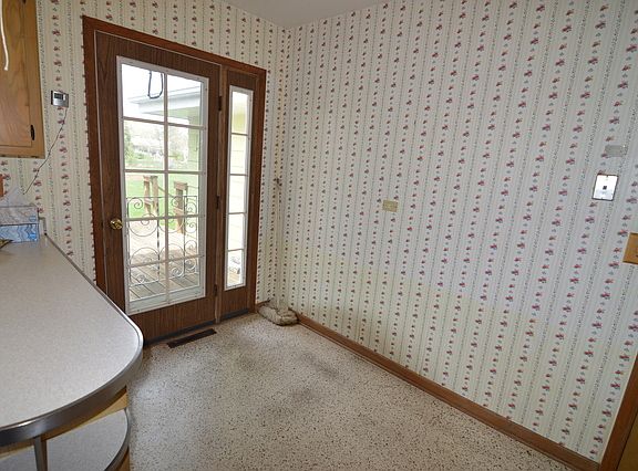 4th image of 402 E Sunset Dr