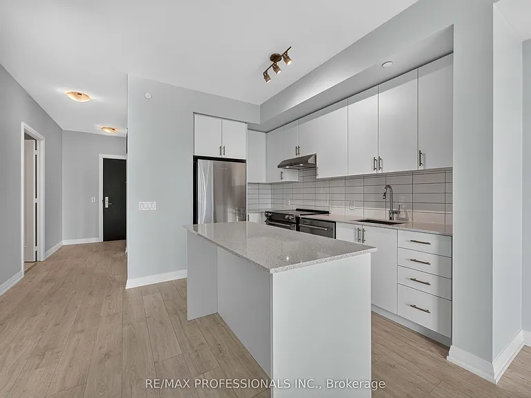 9000 Jane St #522 — Photo 12