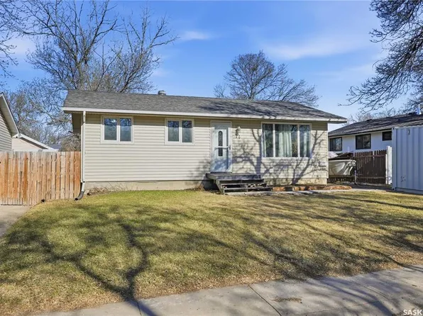 74 Osborne CRESCENT, Regina, SK S4R 5J1