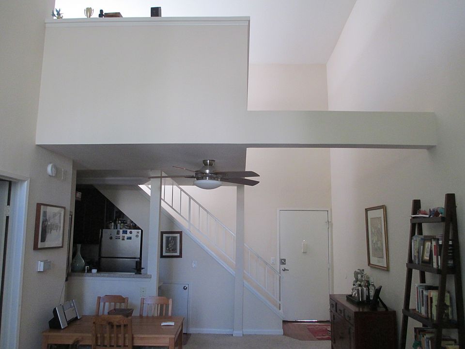1st image of 5520 Owensmouth Ave APT 305