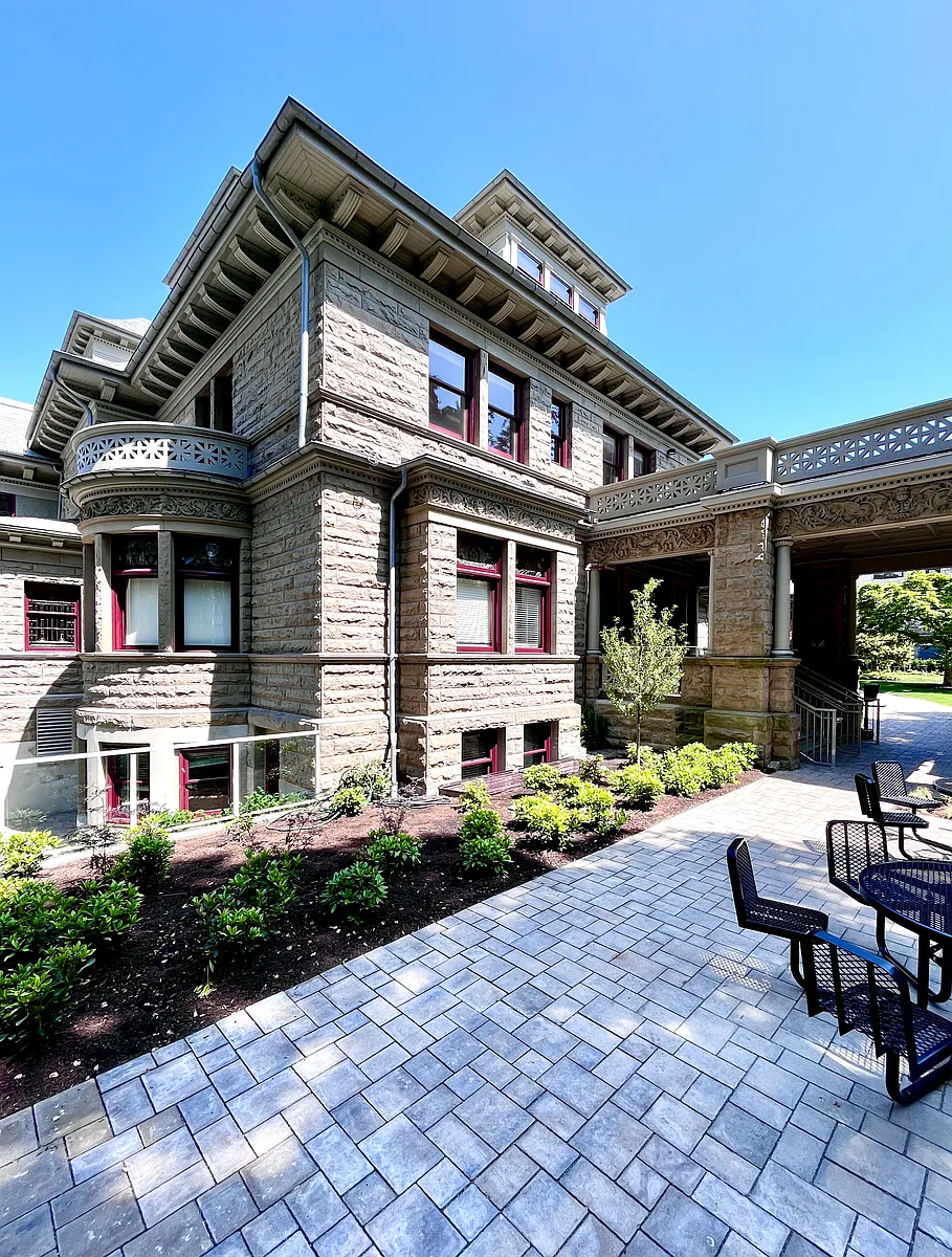 Building Photo - 1523 Davie St #302