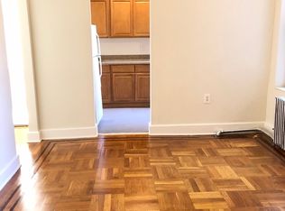25-39 34th St #25B, Astoria, NY 11103