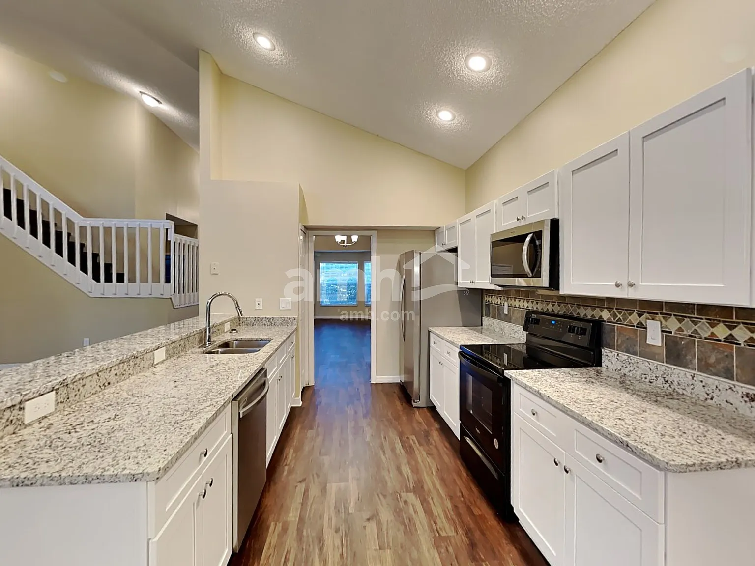 3 bed, 2.5 bath, 2373 sqft, $2,635 — Photo 3