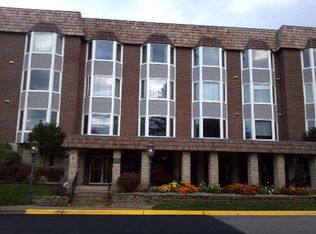 2400 Archbury Ln #21C, Park Ridge, IL 60068