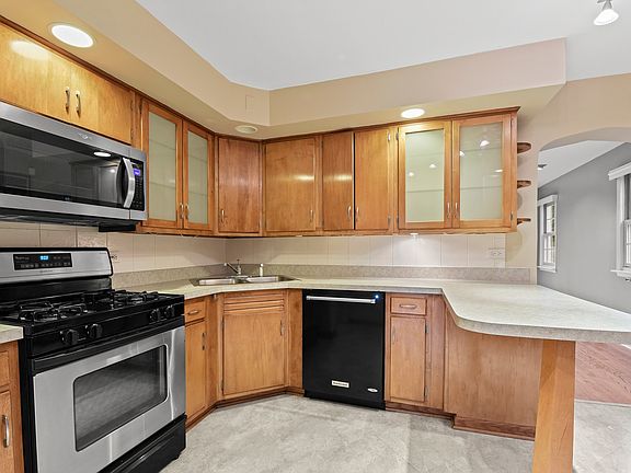 4th image of 347 Park Ave