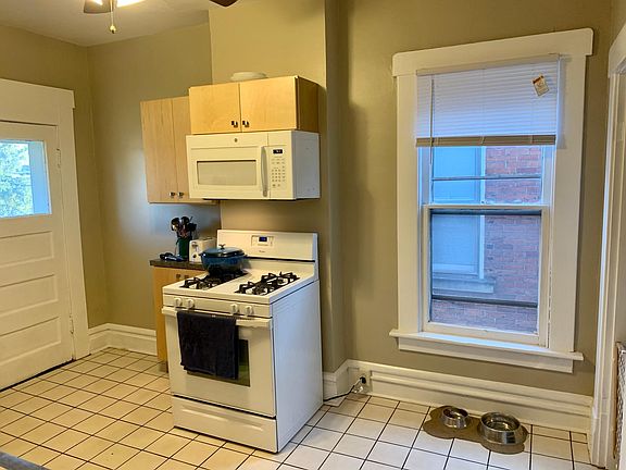 3rd image of 221 W 1st Ave #D