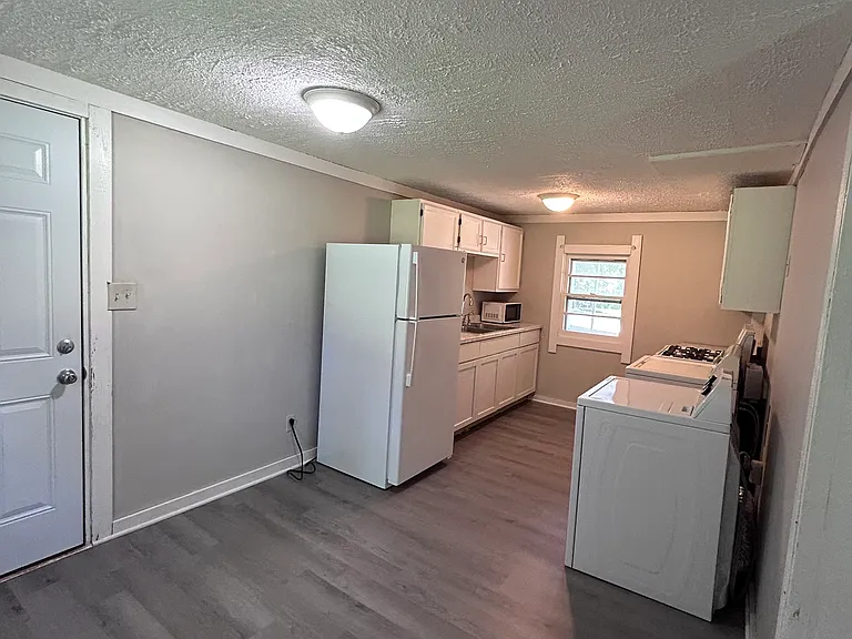 8785 Hillside Pkwy — Photo 3