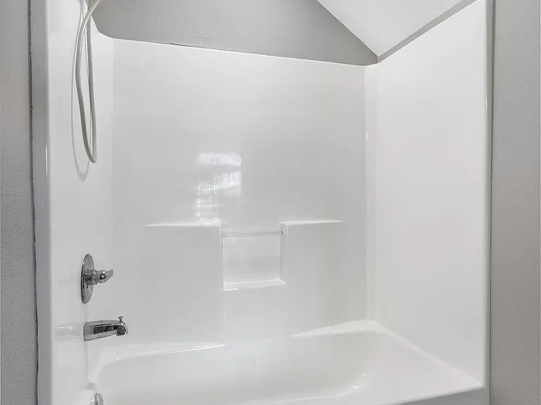710 W Walnut St — Photo 23