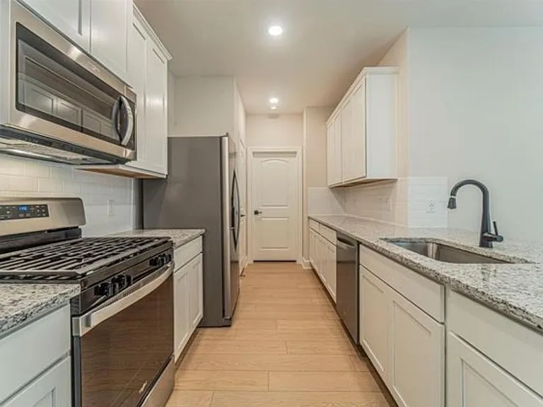 1204 Witherspoon Ln — Photo 5