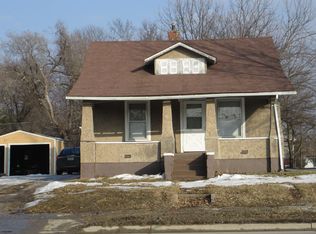 904 N 7th St, Chariton, IA 50049