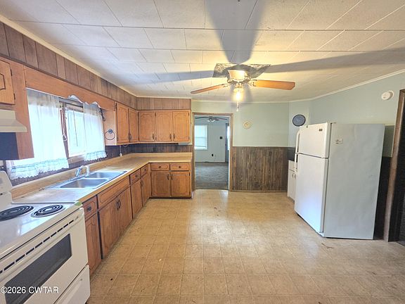 3rd image of 94 Holly St