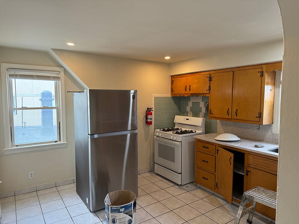 1st image of 87 Malcolm Ave Floor 2