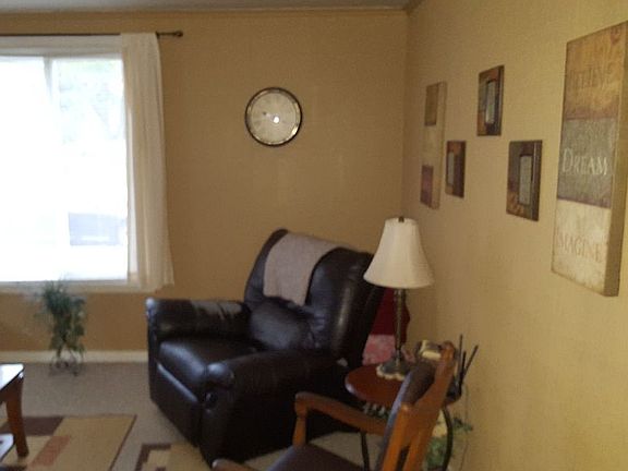 3rd image of 509 W Stevenson St