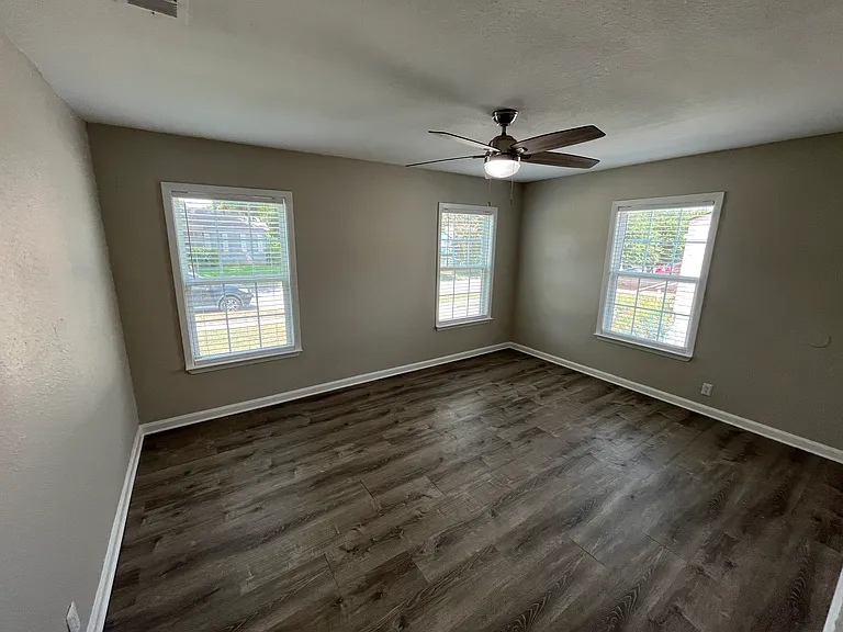 2546 Searcy Dr — Photo 12
