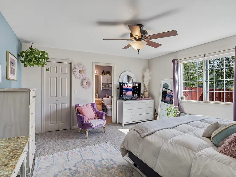 2114 Meadow Dr — Photo 15