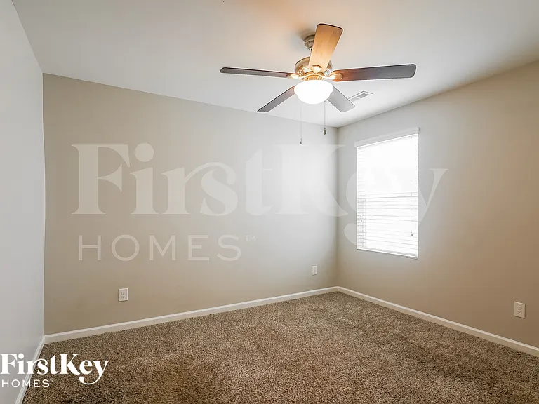 4631 Woodford Cir — Photo 14