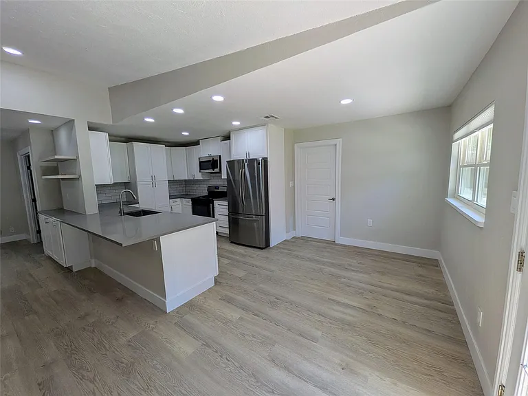 9705 Marlborough Dr — Photo 6