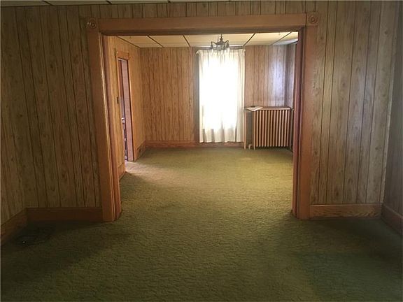 5th image of 544 Main St