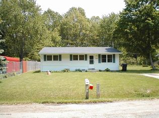 1159 McIntosh Dr, Benton Harbor, MI 49022