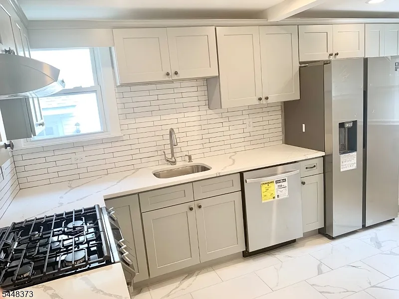 2 bed, 1.0 bath, 1050 sqft, $3,600 — Photo 3