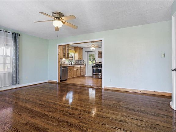 4th image of 217 Wentworth Ave NE