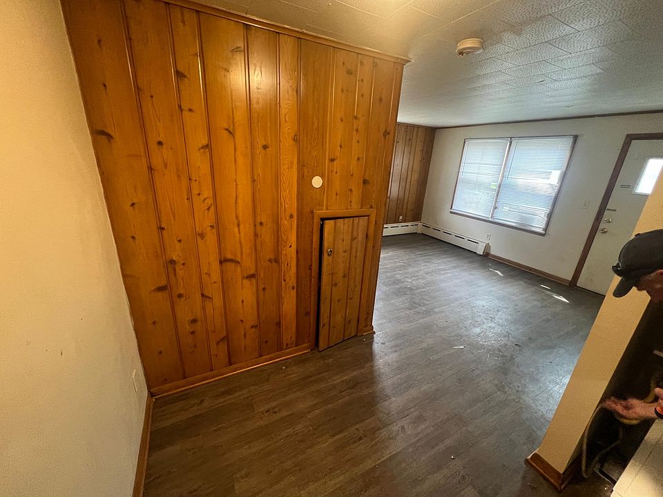 2nd image of 1607 2nd Ave NE APT 1