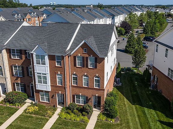 2nd image of 43182 Loudoun Reserve Dr