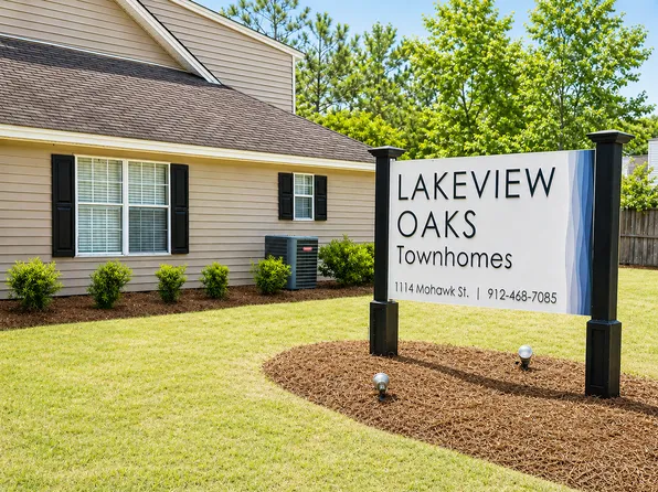 Lakeview Oaks Townhomes