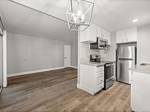 5th image of 10990 Del Norte St #17
