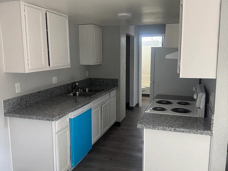 1437 Canyon Rd #17 — Photo 4