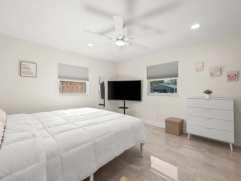1260 Leslie Dr — Photo 5