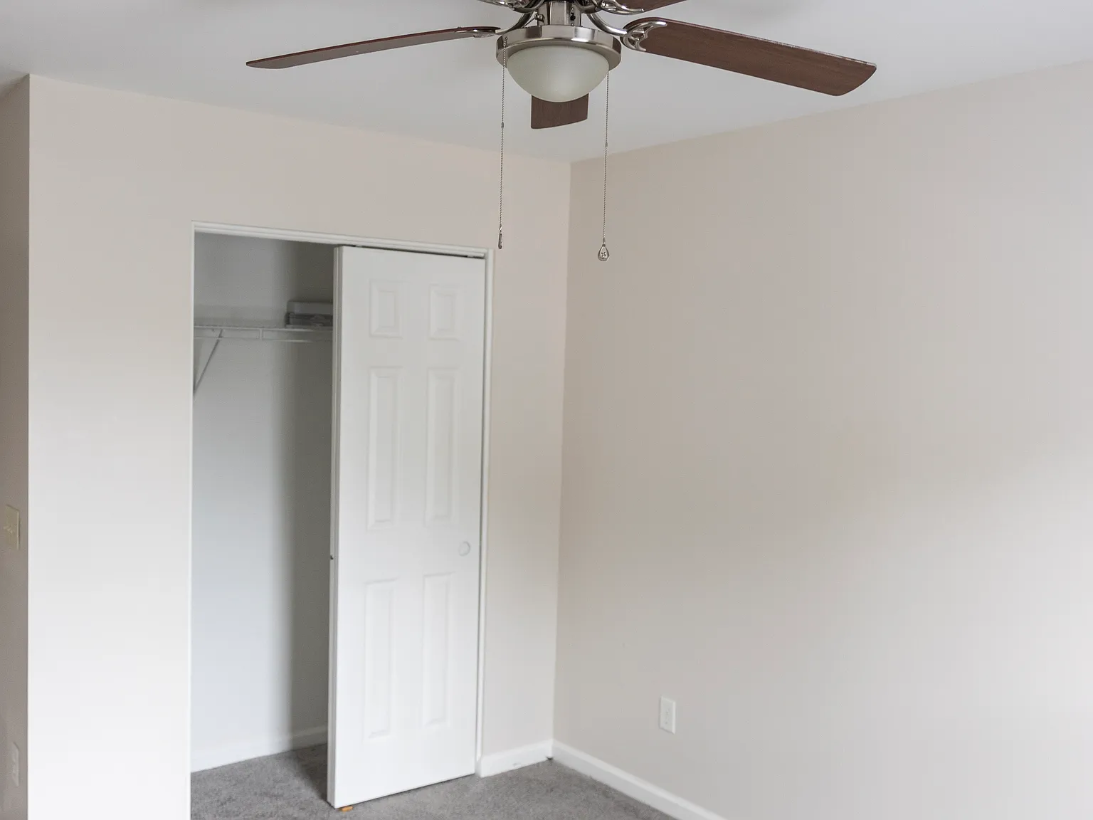212 Avonshire Dr — Photo 3