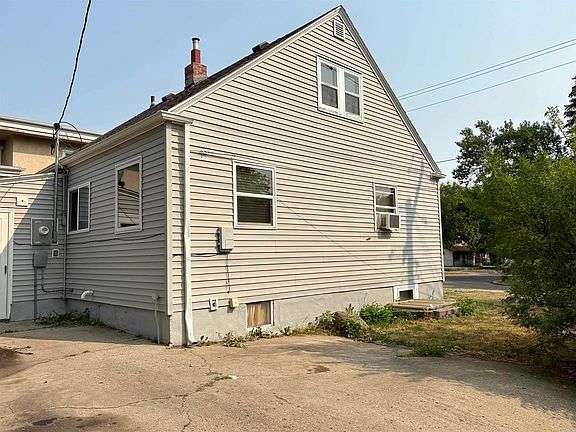 3rd image of 601 8th Ave NE