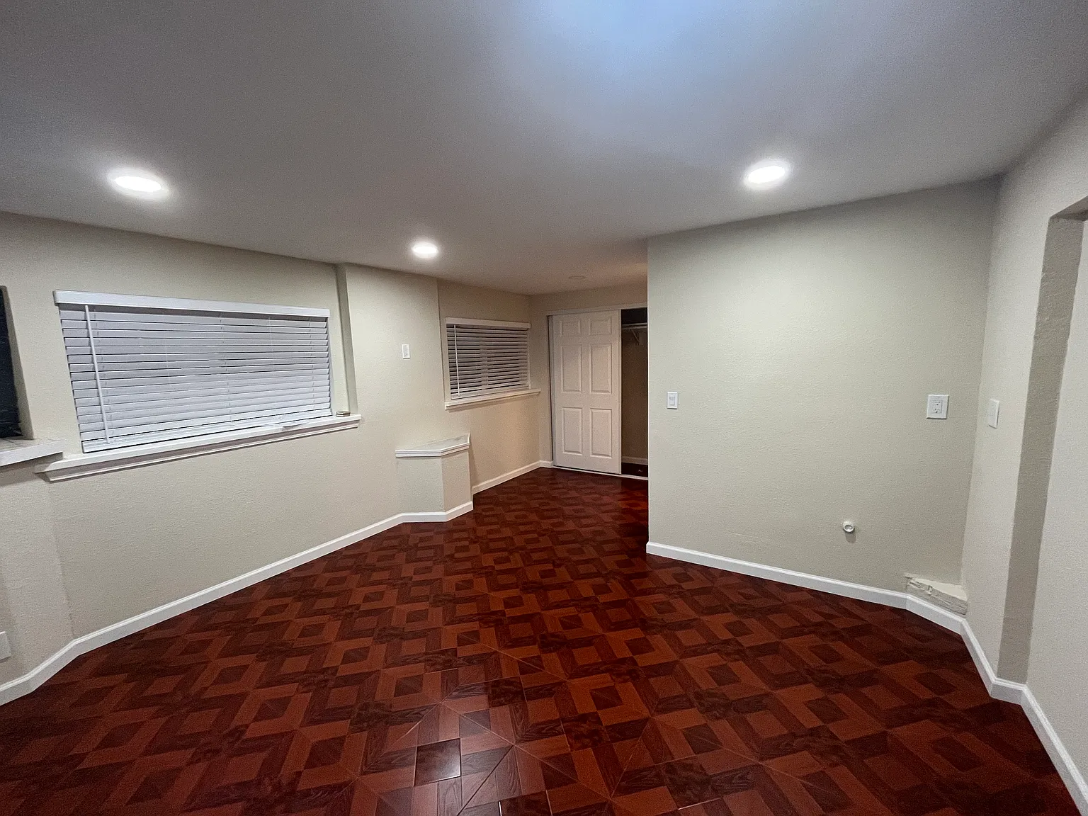 3 bed, 2.5 bath, 1830 sqft, $5,600 — Photo 3