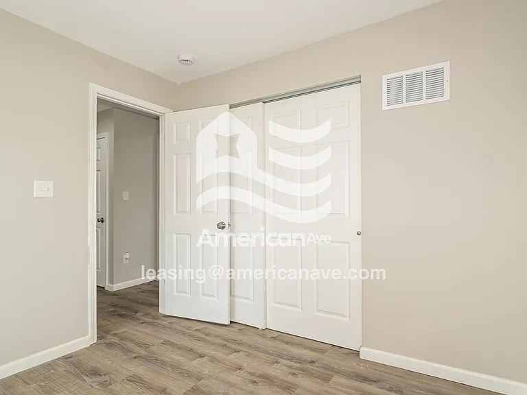 189613_011_bedroom_11.jpg
