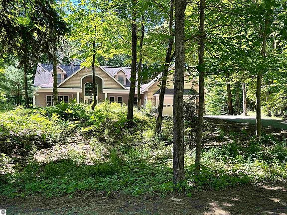 2nd image of 4134 Staceywood Cir