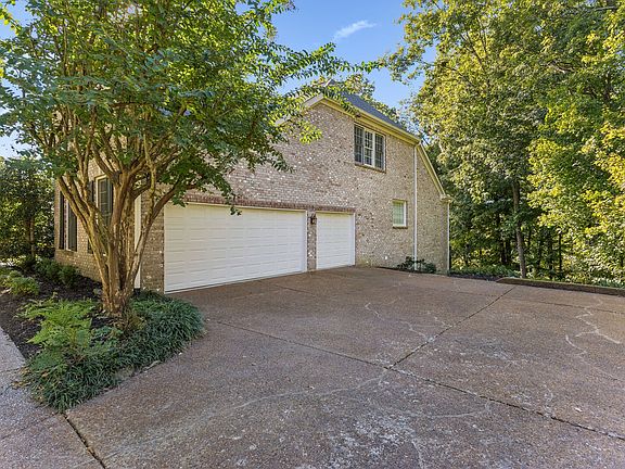 3rd image of 111 Hampsted Ln