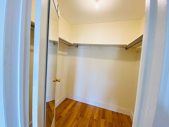 3rd image of 500 11th St APT 4L