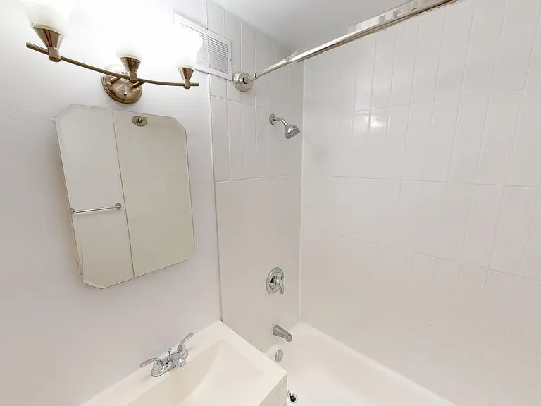 255 Stewart St — Photo 12