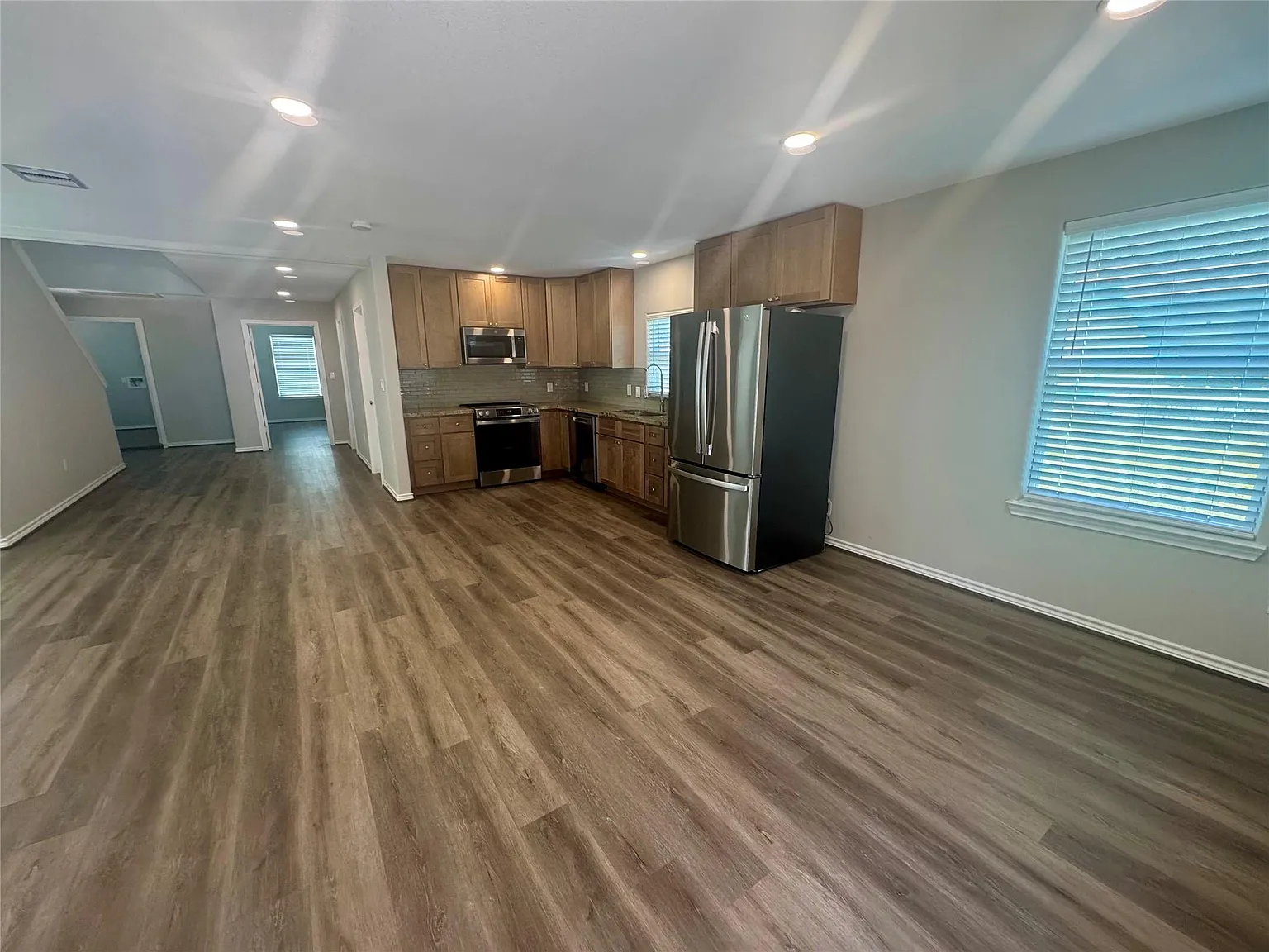 3 bed, 2.0 bath, 1642 sqft, $1,675 — Photo 4