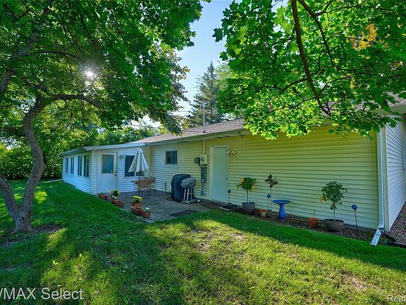 3rd image of 3825 Conklin Dr
